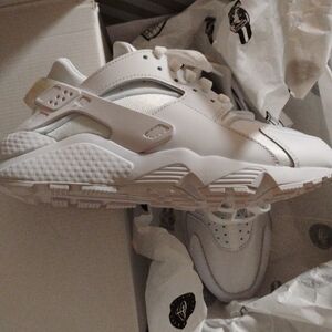 Nike Huarache sneakers brand new